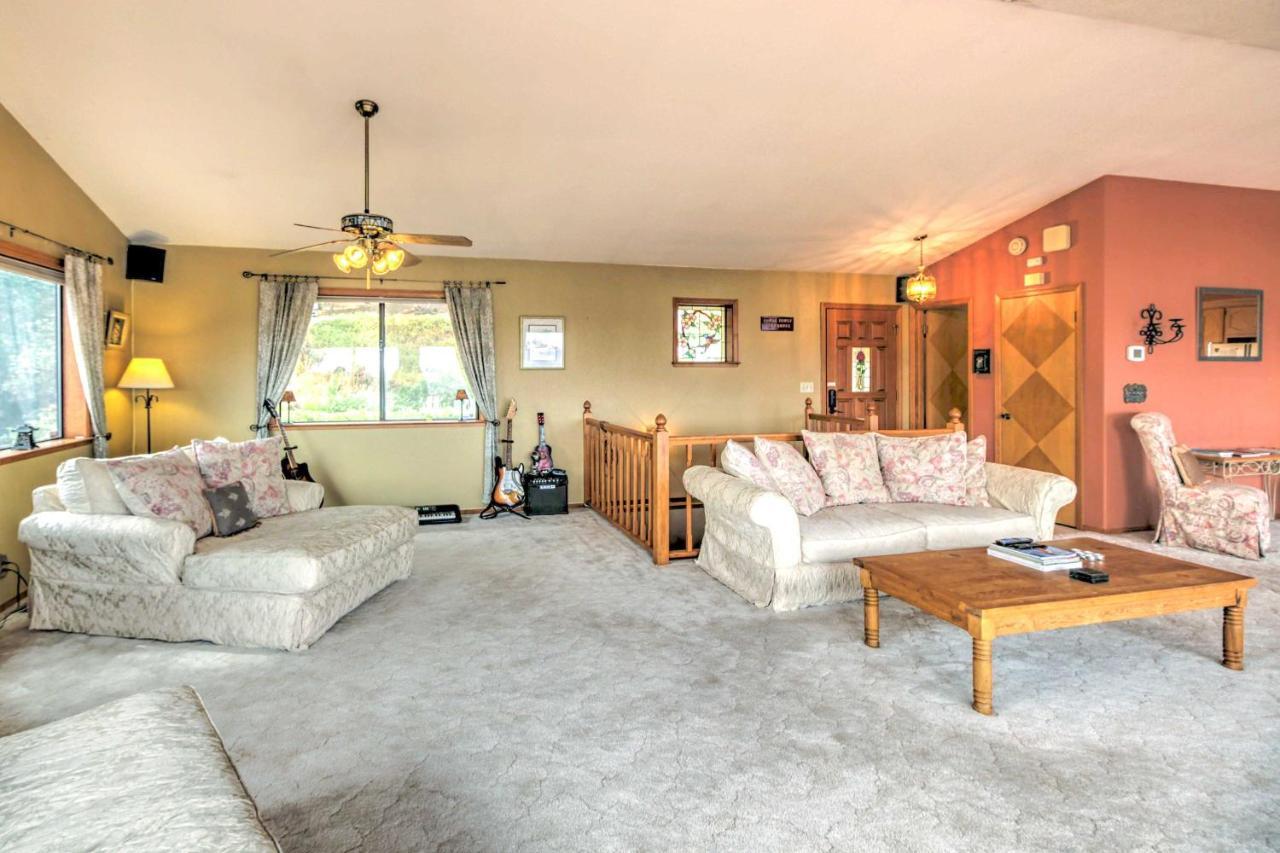 Spacious Kelseyville Home With Large Lakefront Deck! Екстер'єр фото