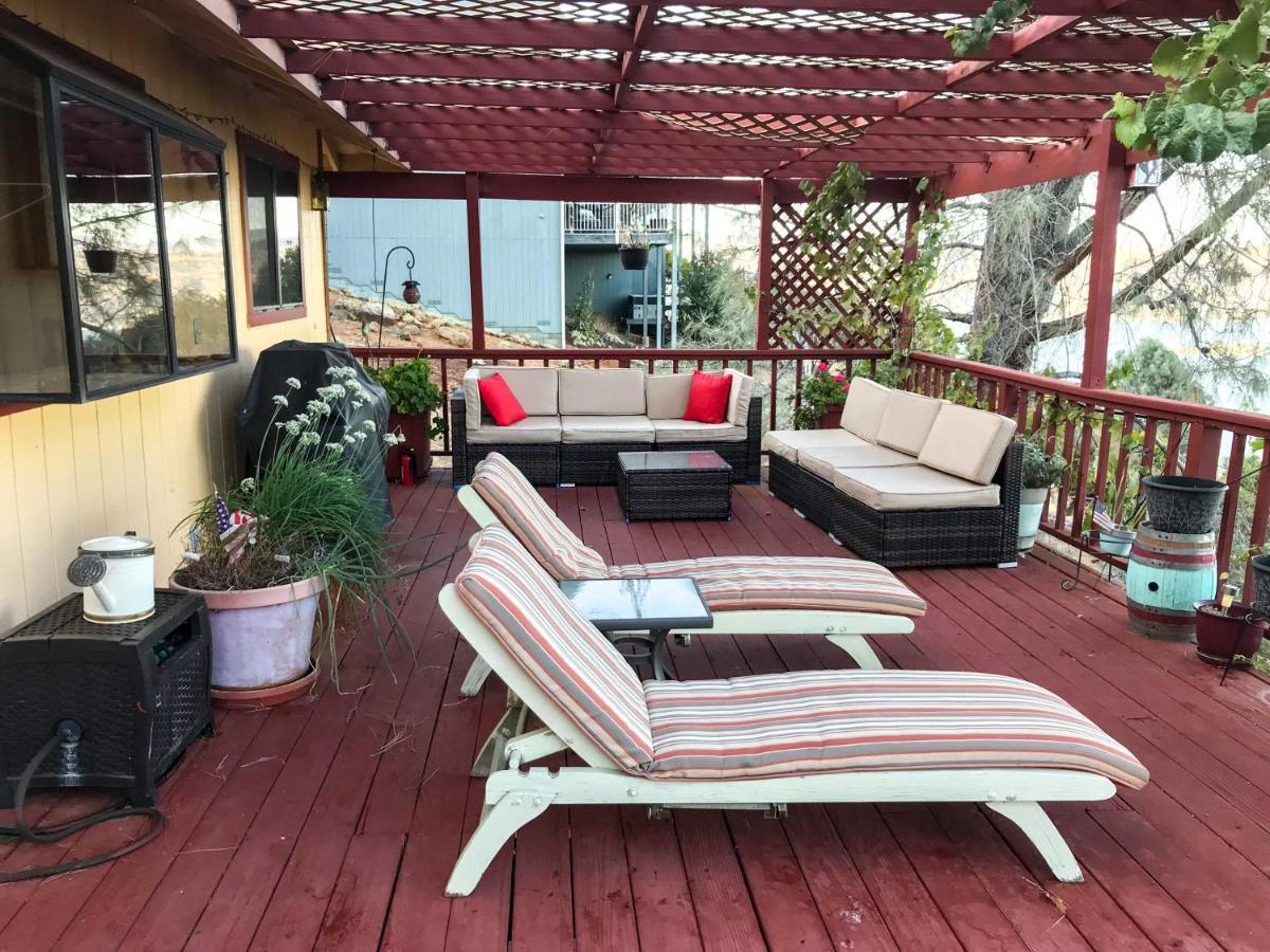 Spacious Kelseyville Home With Large Lakefront Deck! Екстер'єр фото